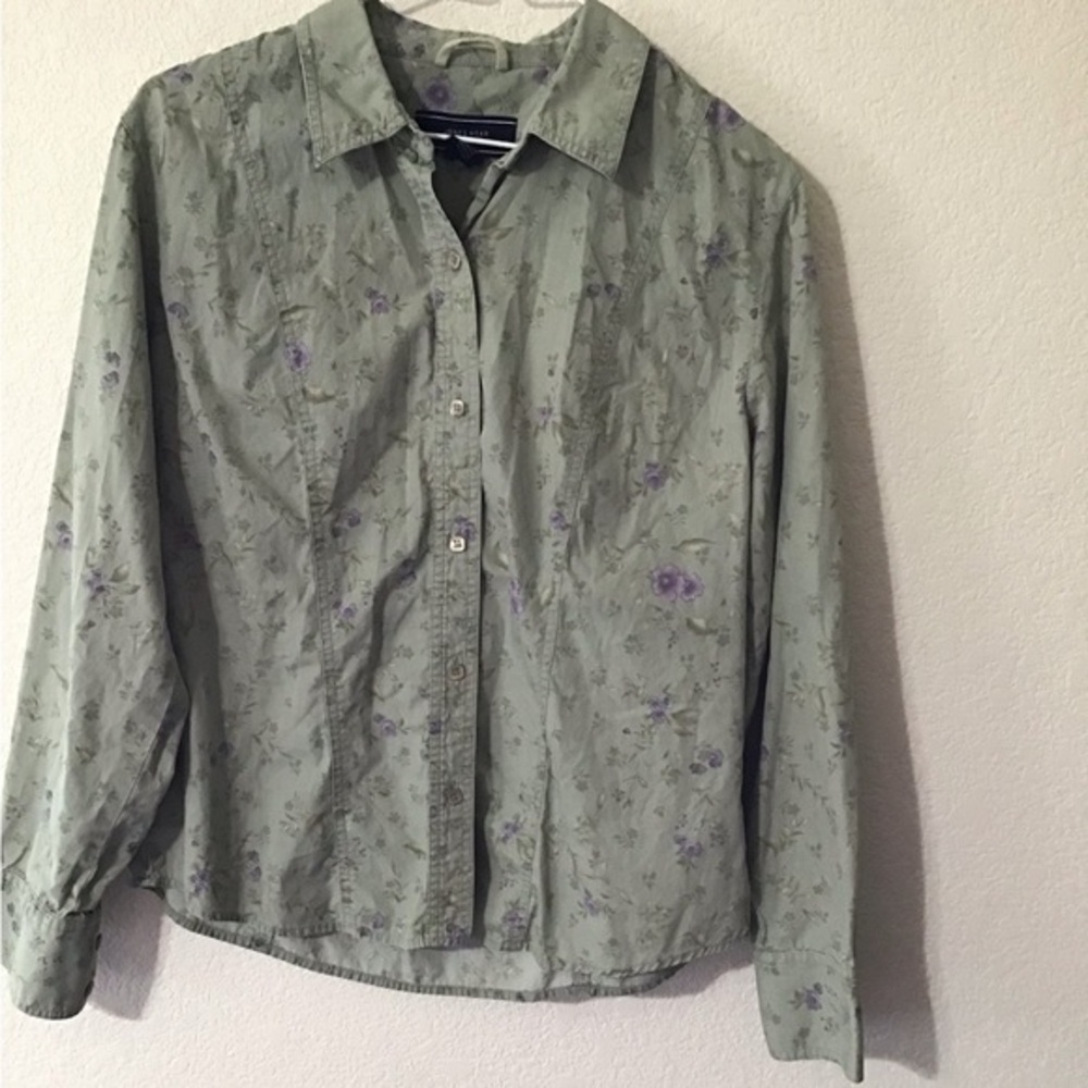 Women’s shirt. Size medium